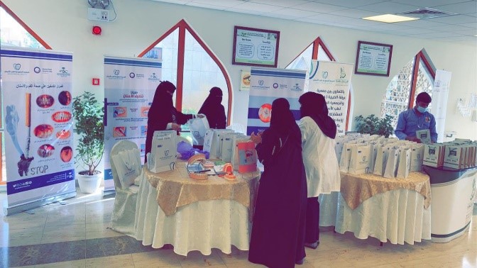 تم اقامة حملة توعوية بشعار الأخصائييون الأجتماعيون أساسيون بالتعاون مع جمعية عرقة الخيرية مع مجمع وارادة والصحة النفسية يوم الخميس 8 – 4 – 2021